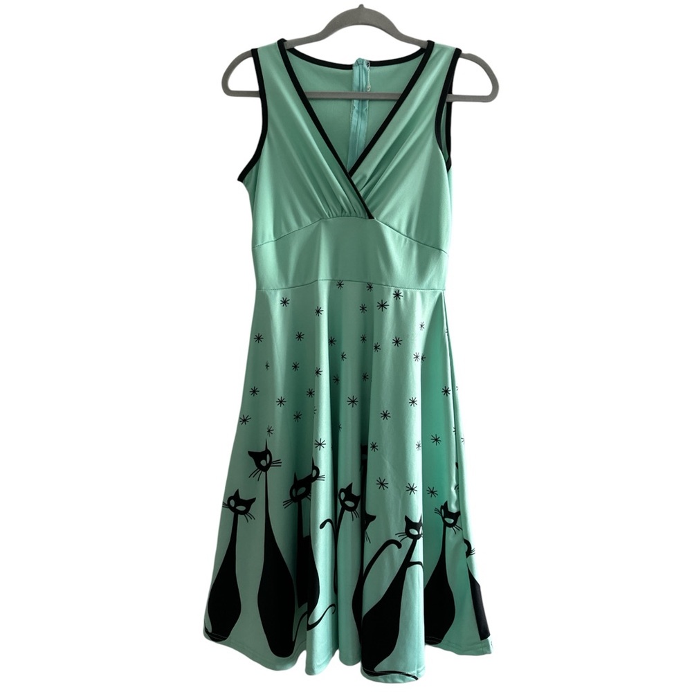 FUN Retro-style cat sun dress